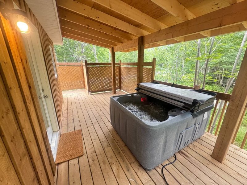 Little Red Chalet hot tub under the roof and on the deck